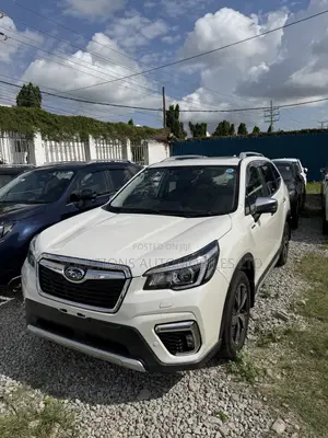 Subaru Forester Premium AWD 2019 White