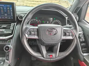 Toyota Land Cruiser 2024 Black