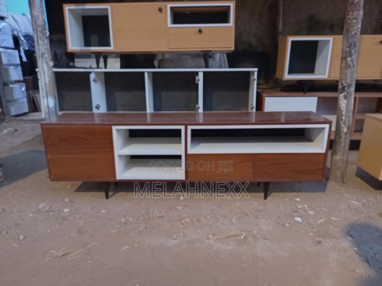 Walnut 6fits Stand