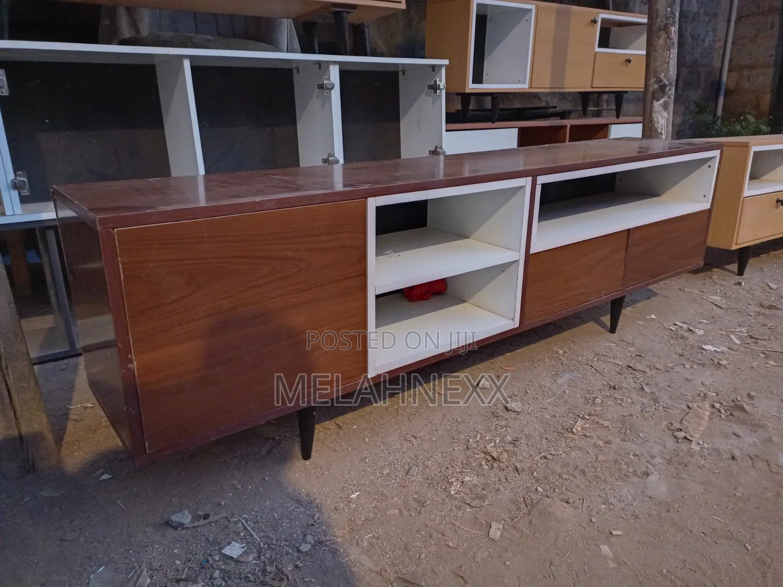 Walnut 6fits Stand