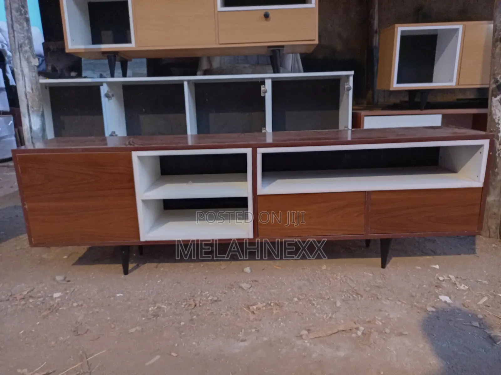 Walnut 6fits Stand