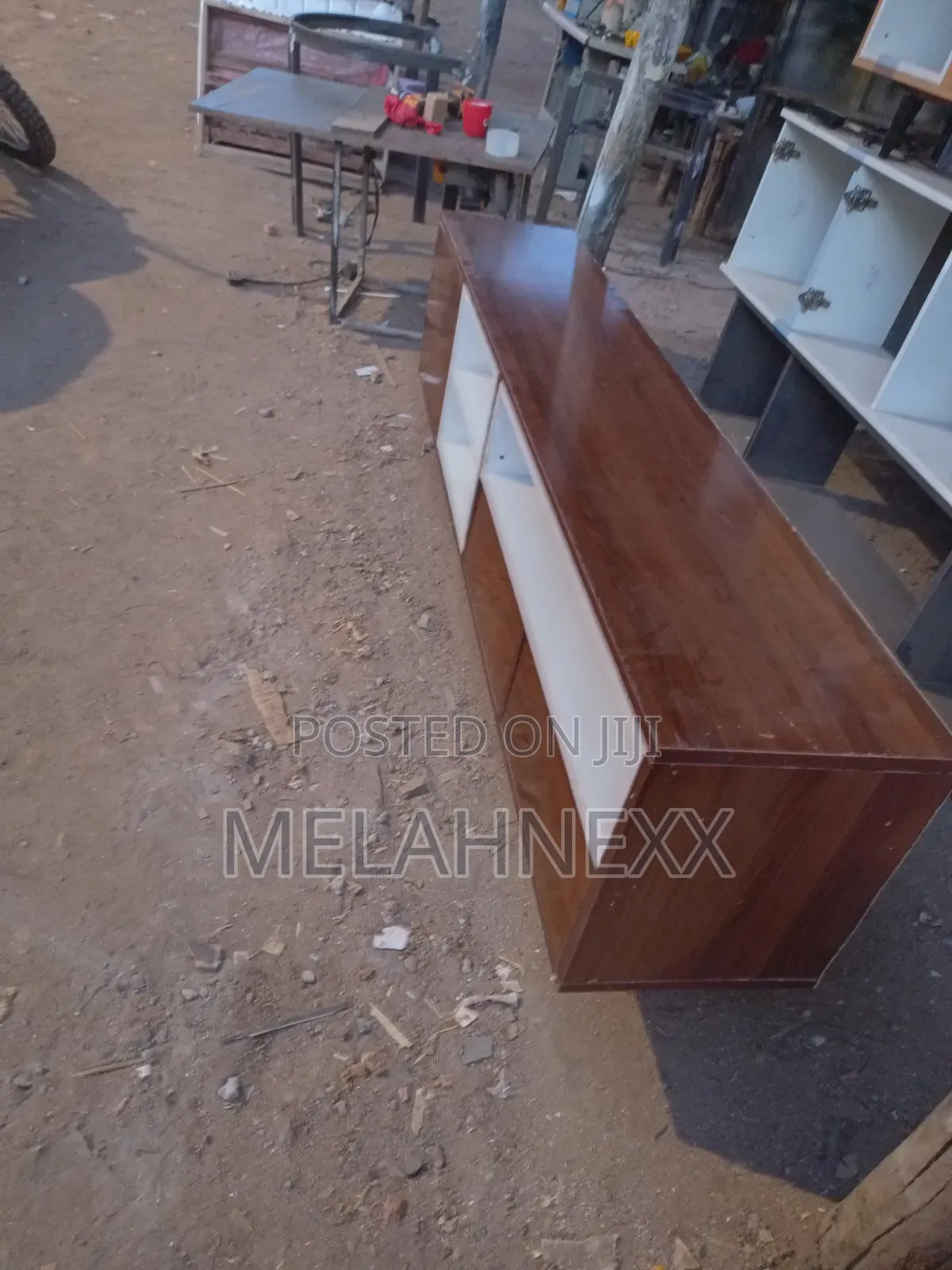Walnut 6fits Stand