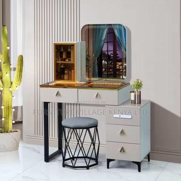 Modern Bedroom Make Up Table. - thumbnail 3