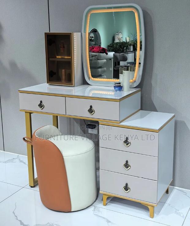 Modern Bedroom Make Up Table. - thumbnail 5