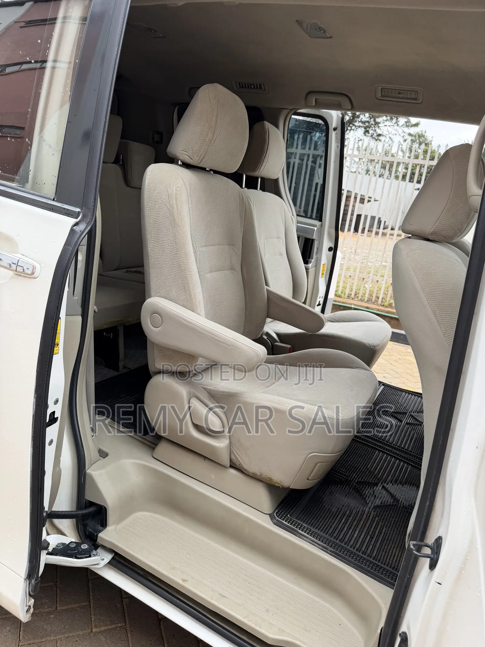Toyota Noah 2011 White