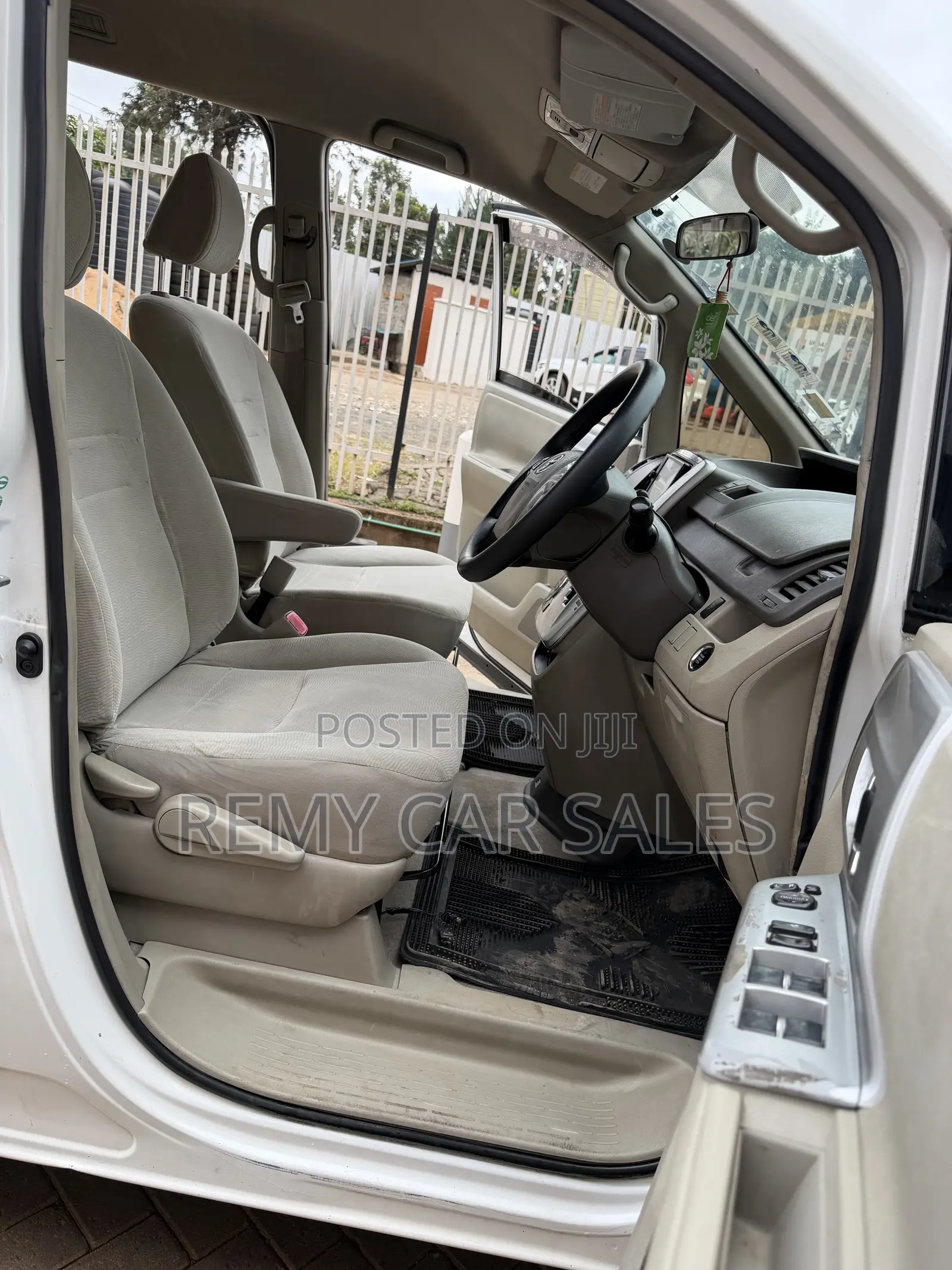 Toyota Noah 2011 White