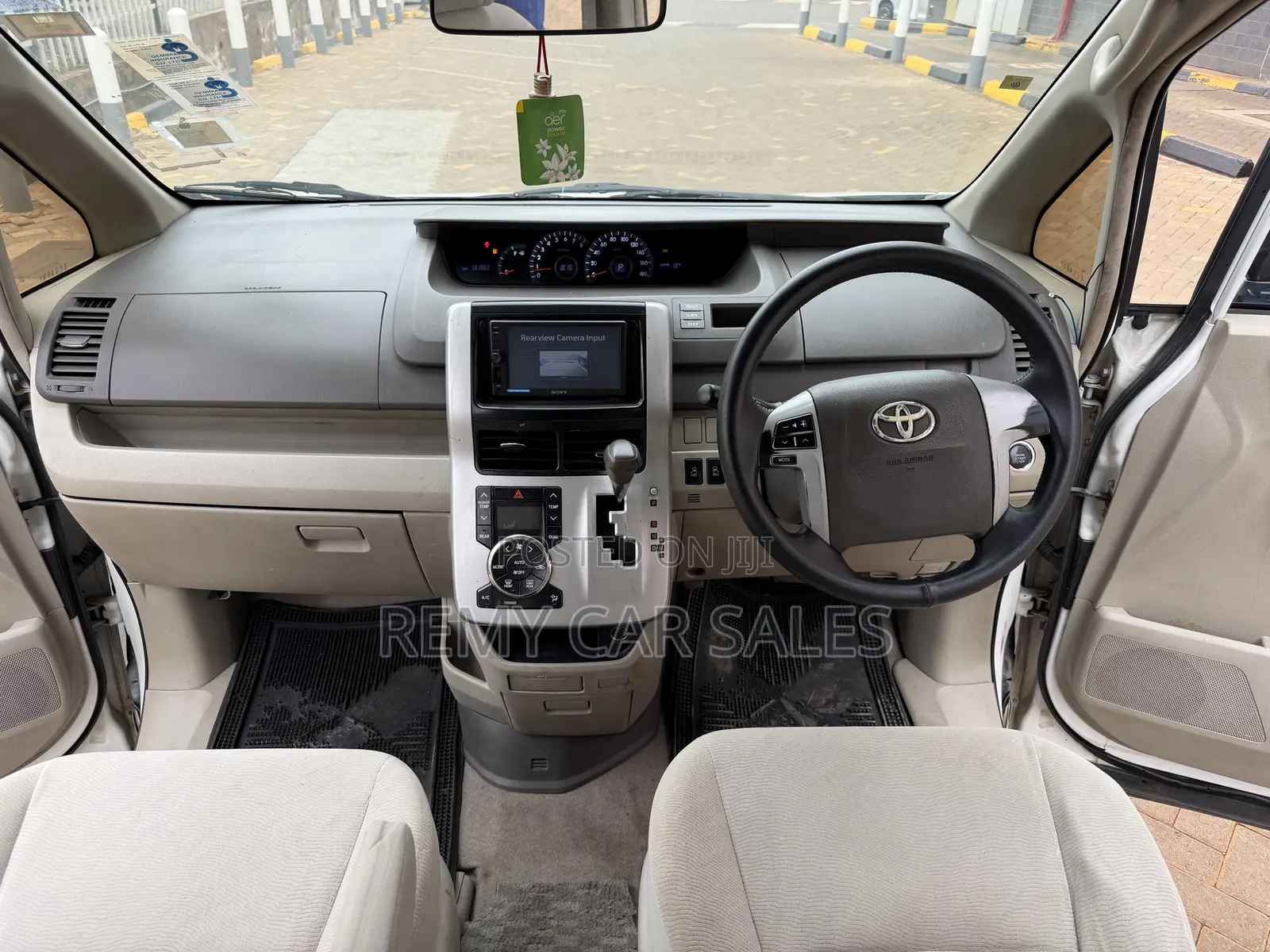 Toyota Noah 2011 White