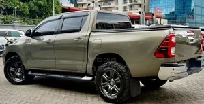 Toyota Hilux 2022 Green