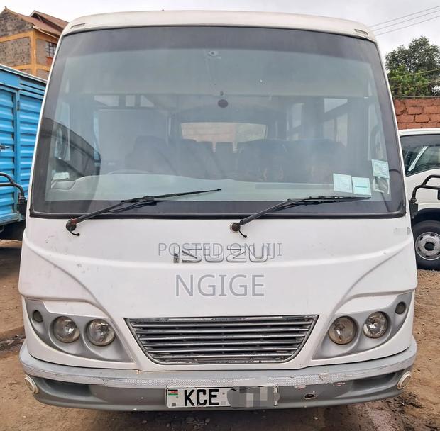 Isuzu NQR 2014 White
