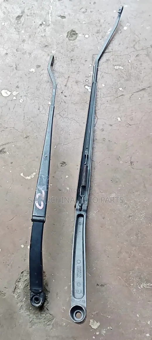 Front Wiper Arm Nissan Serena C26