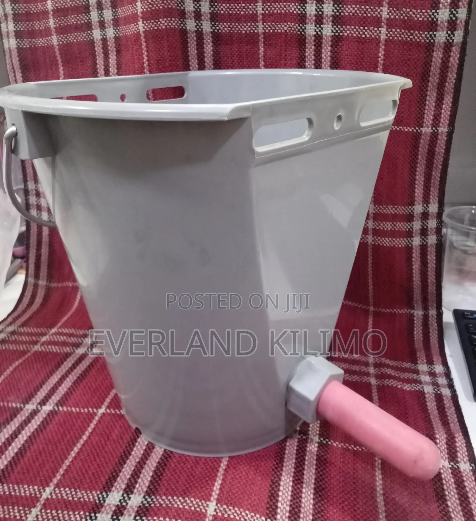 Calf Feeding Buckets With Teat
