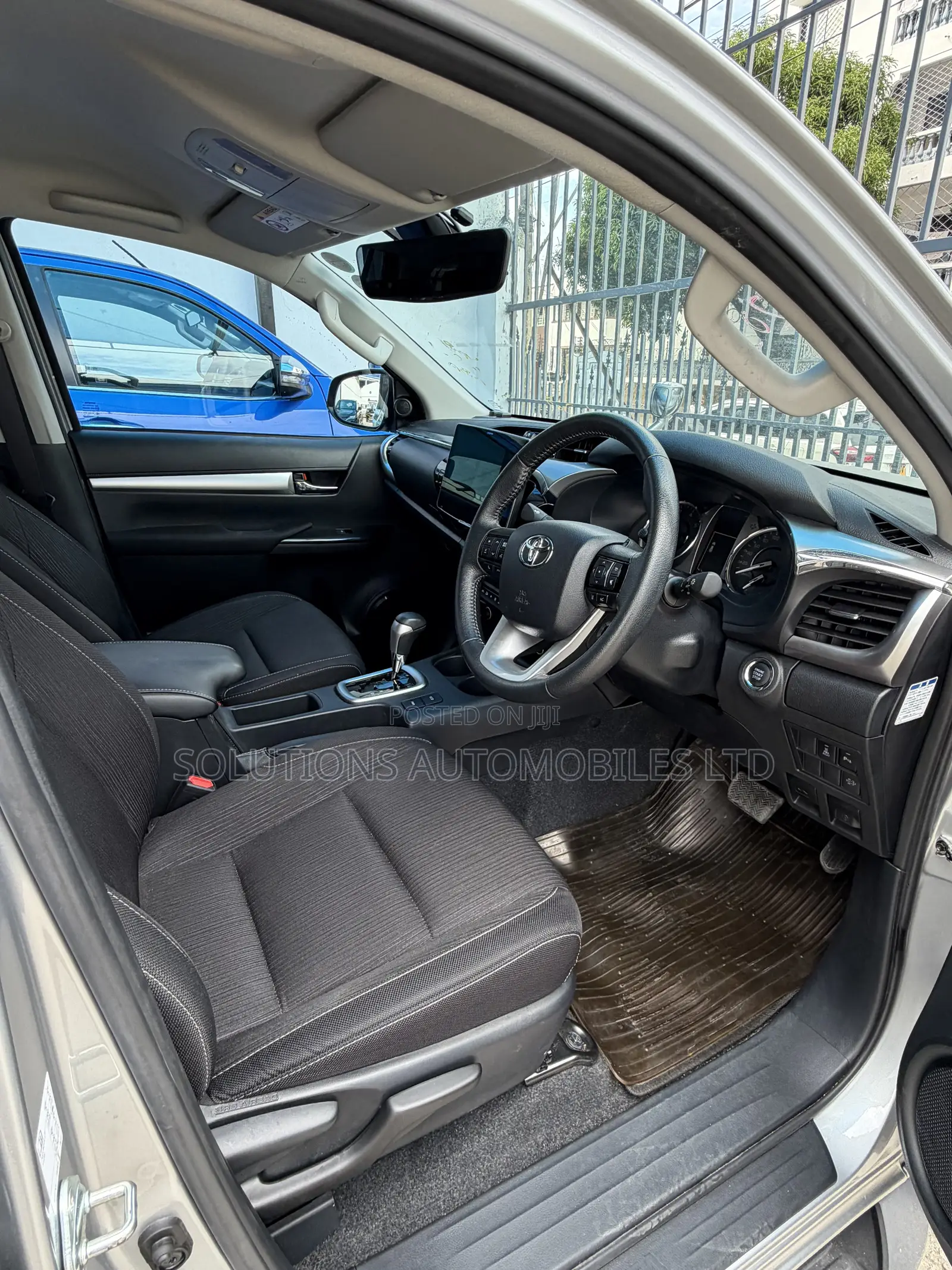 Toyota Hilux 2024 Silver