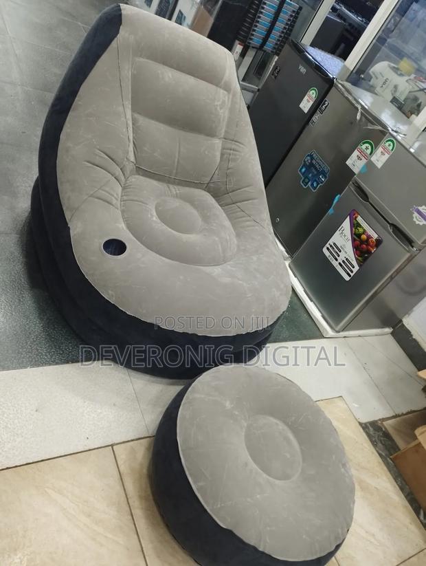 *Inflatable Seat, With Foot Rest and a Manual Pump