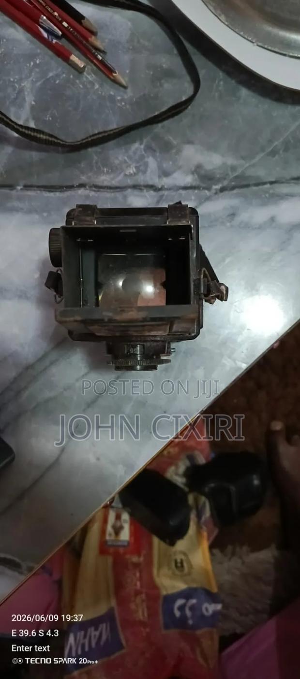 Old Version Cameras Used in 90s - thumbnail 3