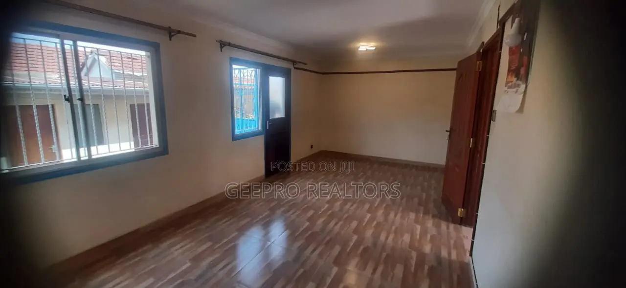 4bdrm Maisonette in Civil Servants for sale