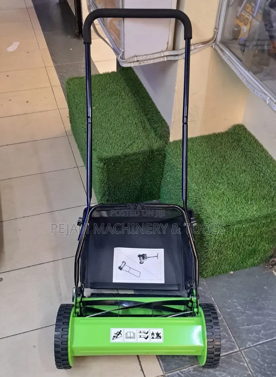 18" Manual Handheld Lawnmower With Grass Collecting Bag