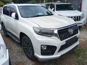 Toyota Land Cruiser Prado 2016 White
