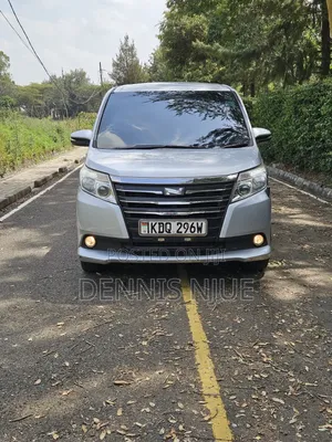 Toyota Noah 2.0 FWD (7 Seater) 2017 Silver