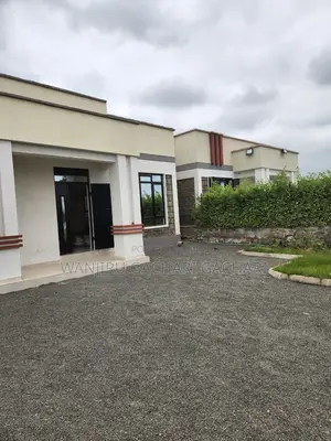 3bdrm Bungalow in Plainsview for rent