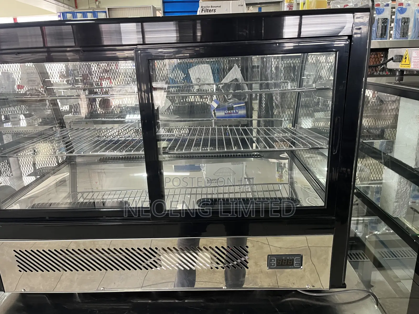 Pastry Display Showcase – Elegant Bakery Café Display Cabinet