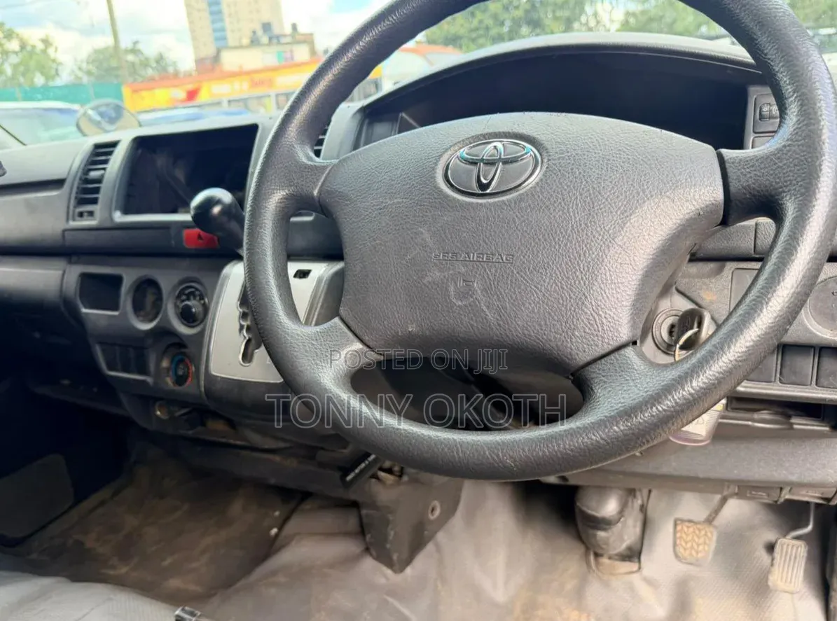 Toyota HiAce 2014 Blue