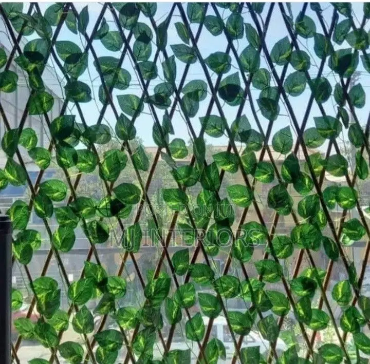 Retractable Artificial Ivy Fence Expandable Privacy Wall Screen