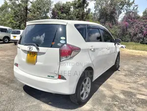Toyota Ractis 2017 White