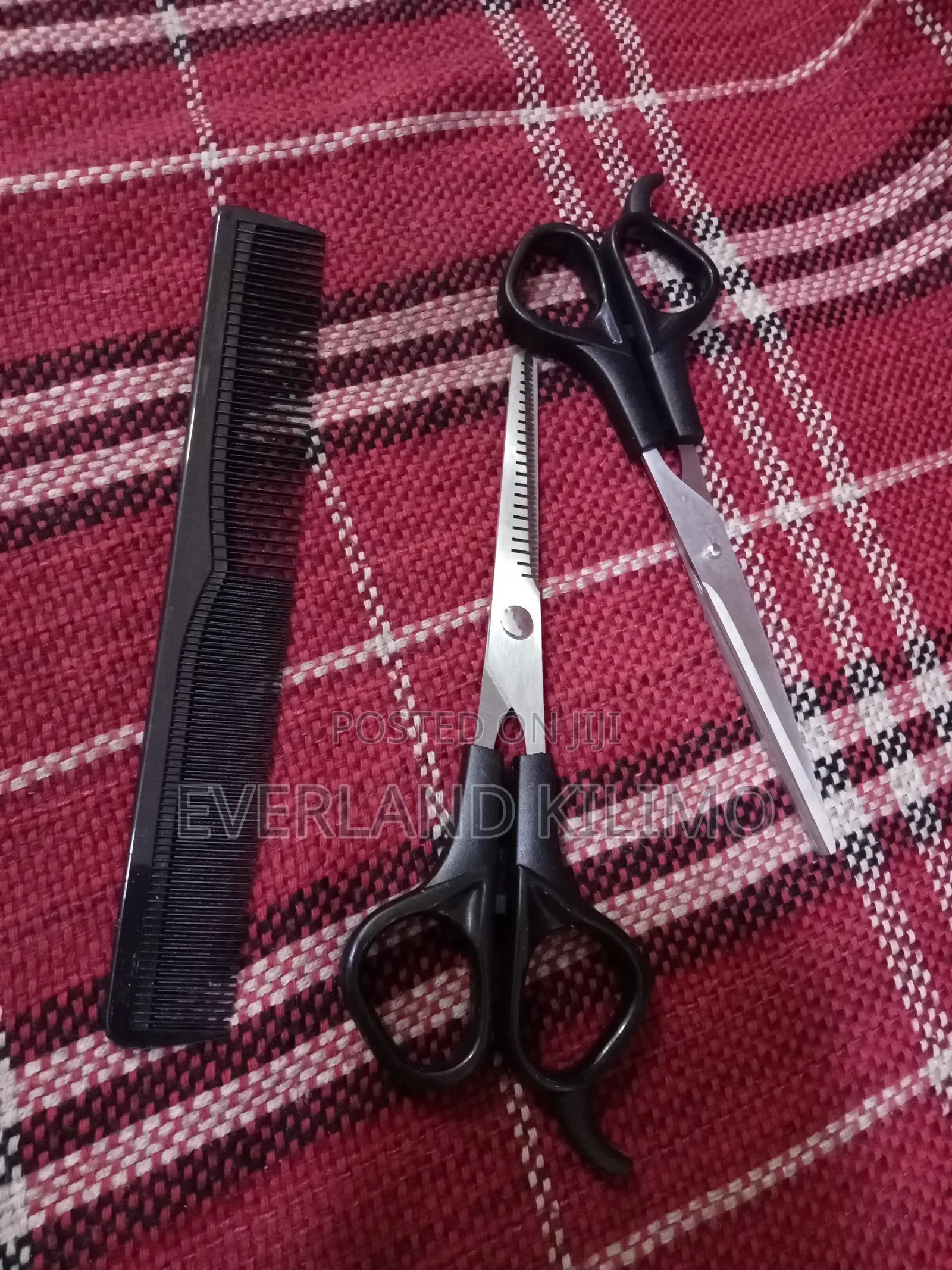 Hair Cutting Scissors a Comb - Pack