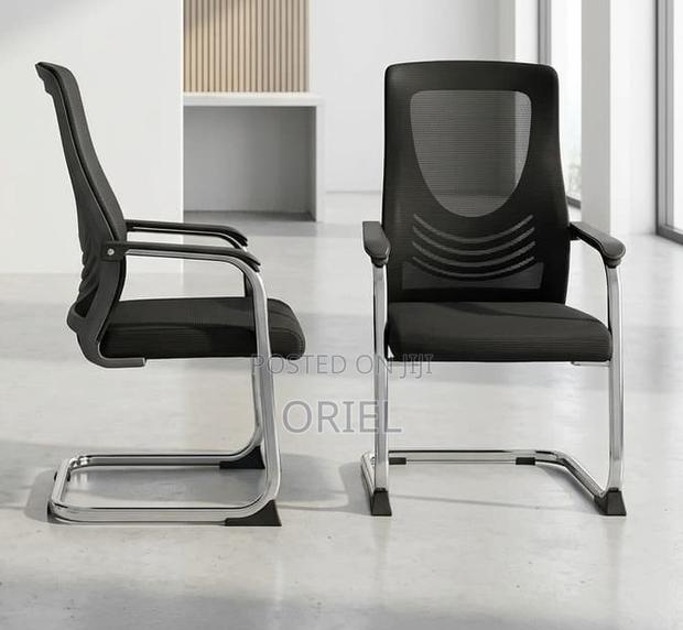 Office Chair : Breathable Black Mesh Office Visitor Waiting Chair