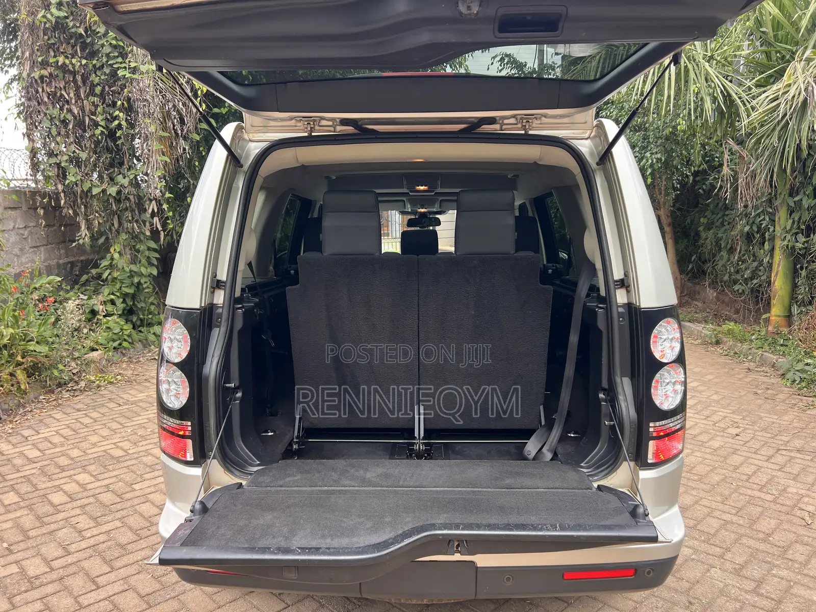 Land Rover Discovery 2014 Gold