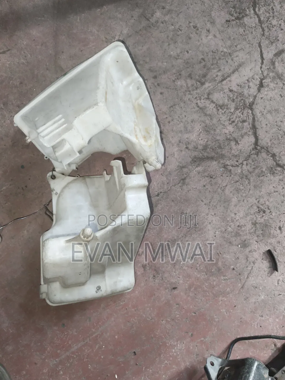 Toyota 102 Water Wiper Bottle Available