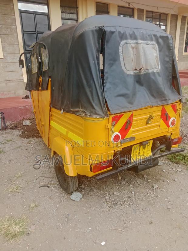 Piaggio Scooter 2018 Yellow - thumbnail 3