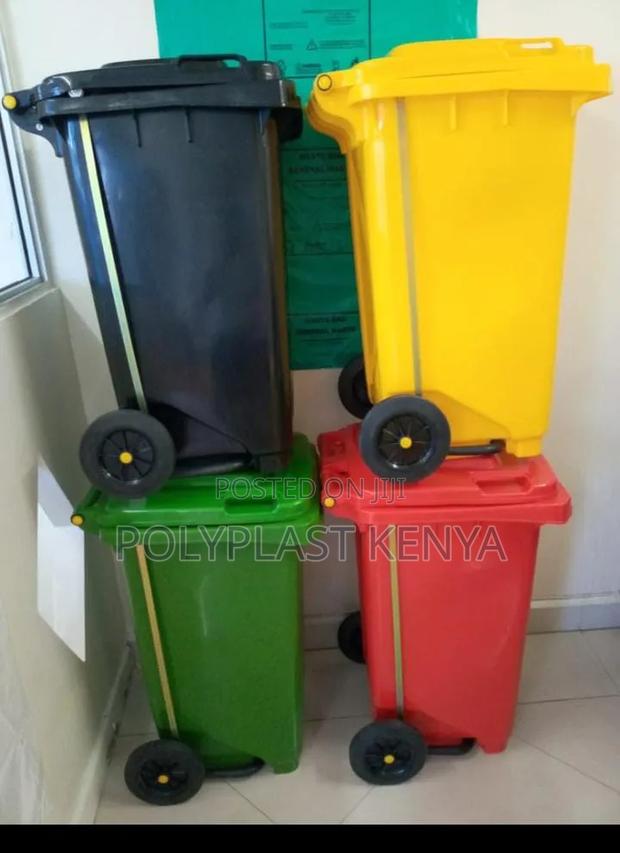 Biohazard Bin / Waste Bin 100litres With Pedal and Wheels - thumbnail 3