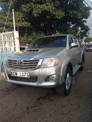 Toyota Hilux 2012 Silver