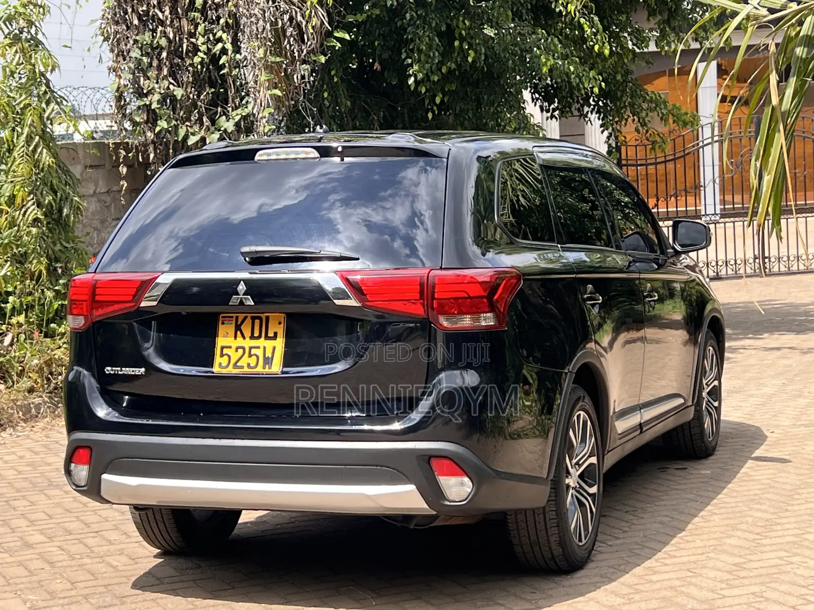 Mitsubishi Outlander 2016 Black