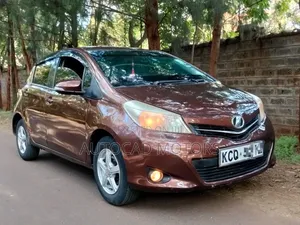 Toyota Vitz 2013 Maroon