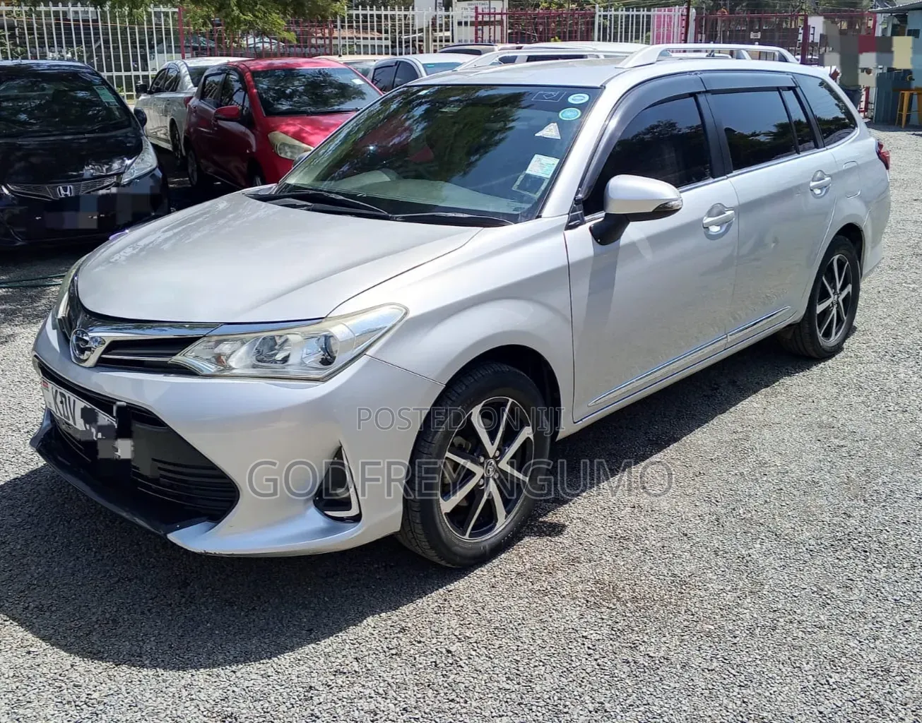 Toyota Corolla Fielder 2018 Silver