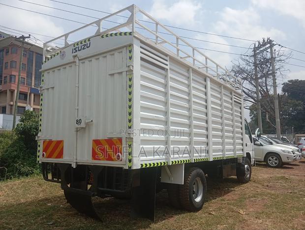 Isuzu NPR Truck - thumbnail 3