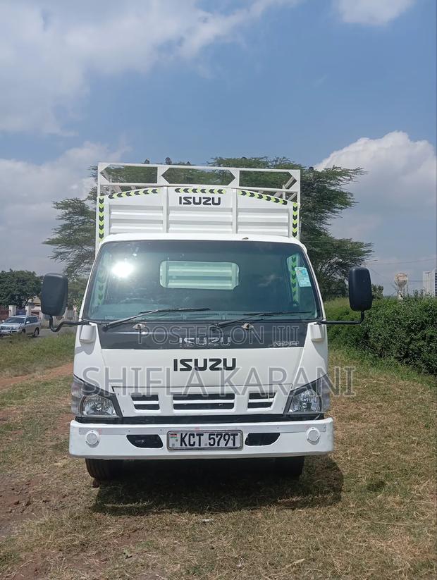 Isuzu NPR Truck - thumbnail 4