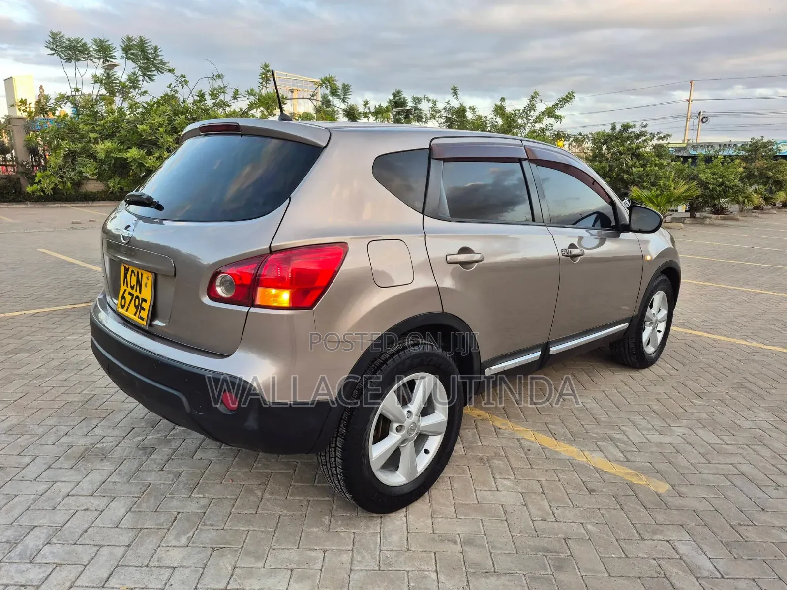 Nissan Dualis 2010 Brown
