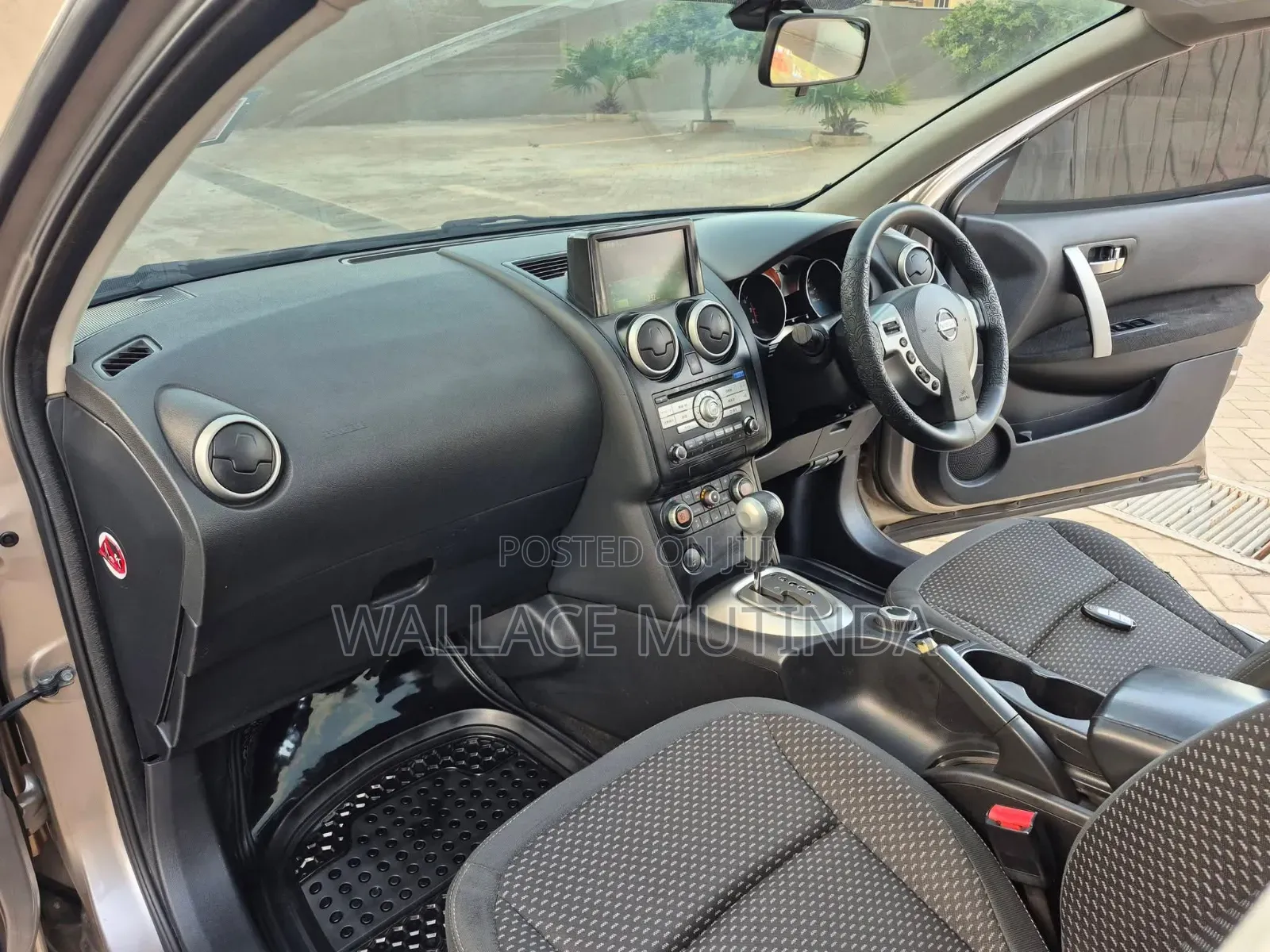 Nissan Dualis 2010 Brown