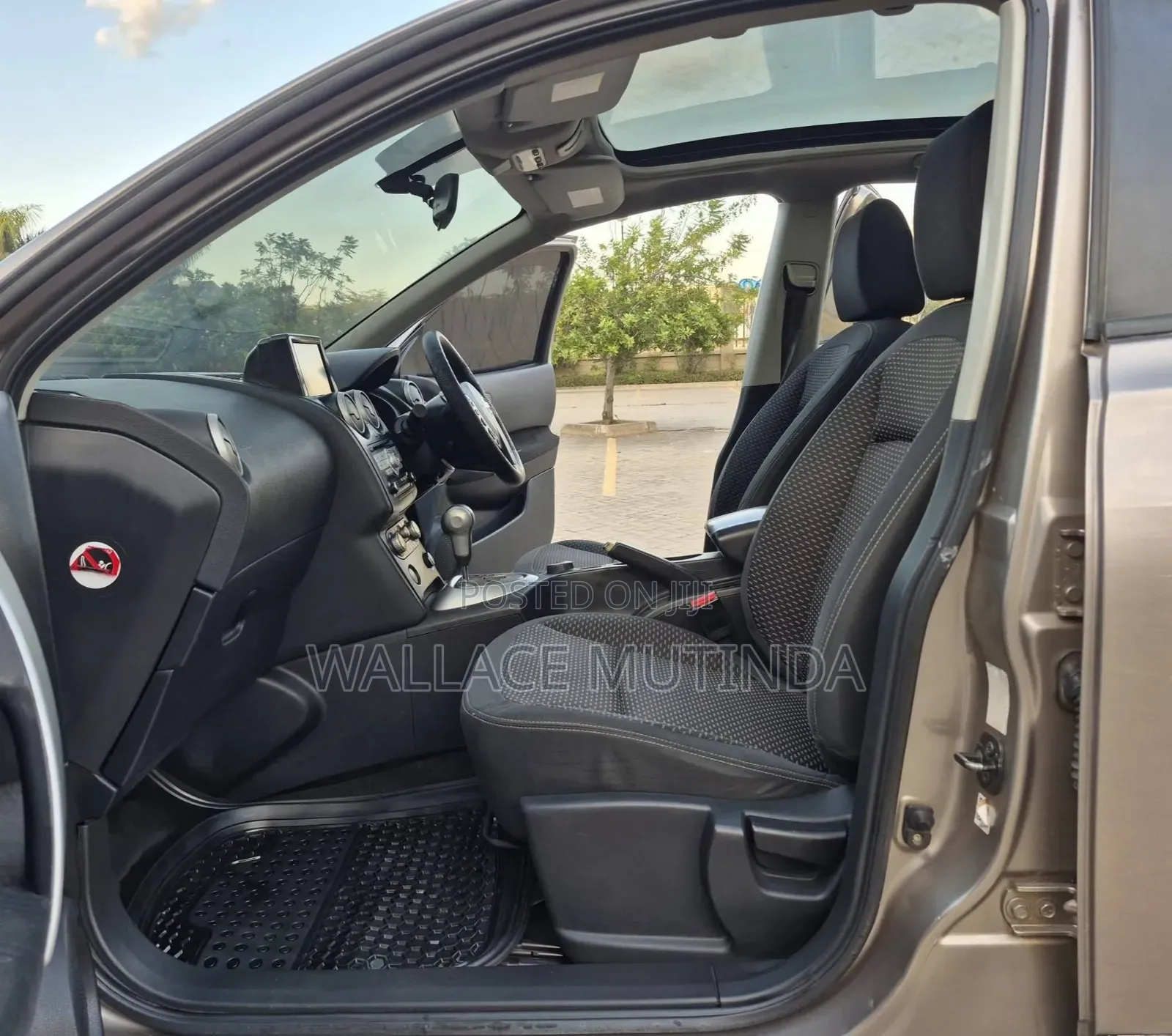 Nissan Dualis 2010 Brown