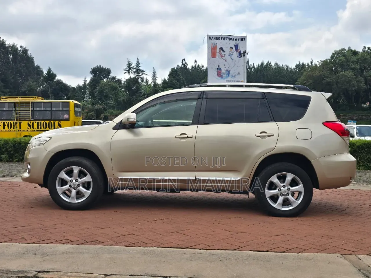 Toyota Vanguard 2011 Gold