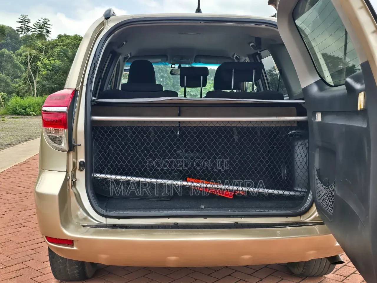 Toyota Vanguard 2011 Gold