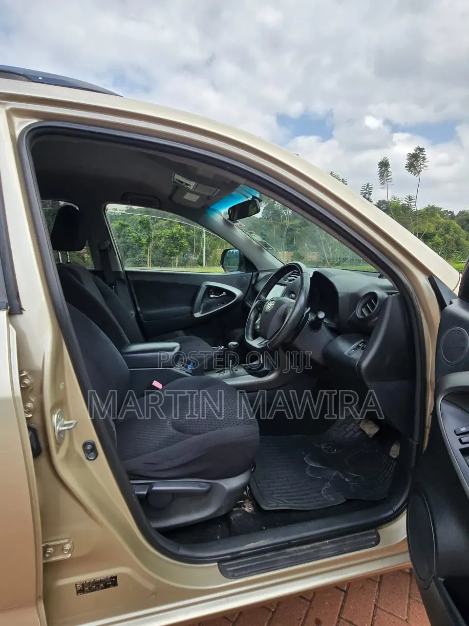 Toyota Vanguard 2011 Gold
