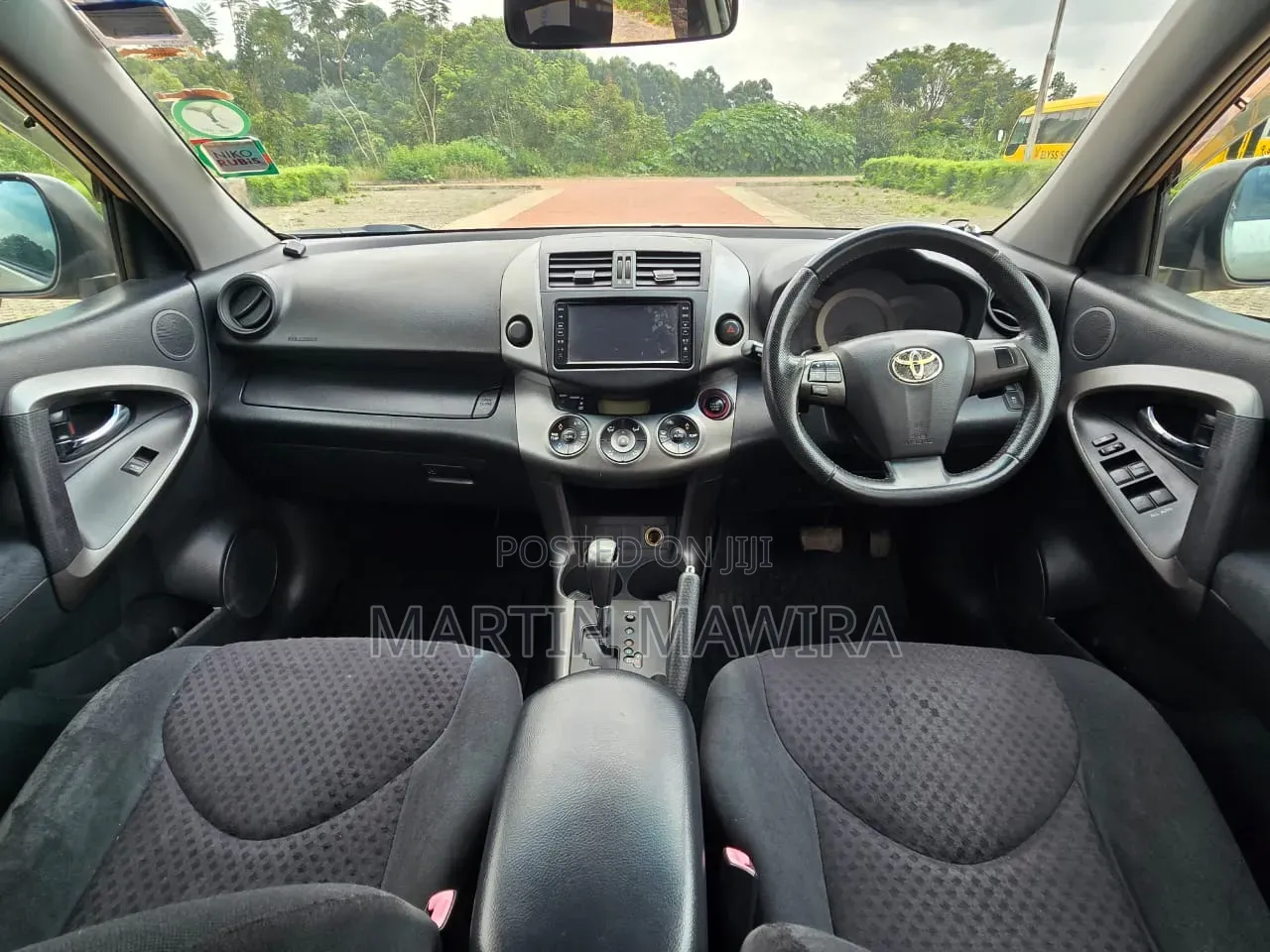 Toyota Vanguard 2011 Gold