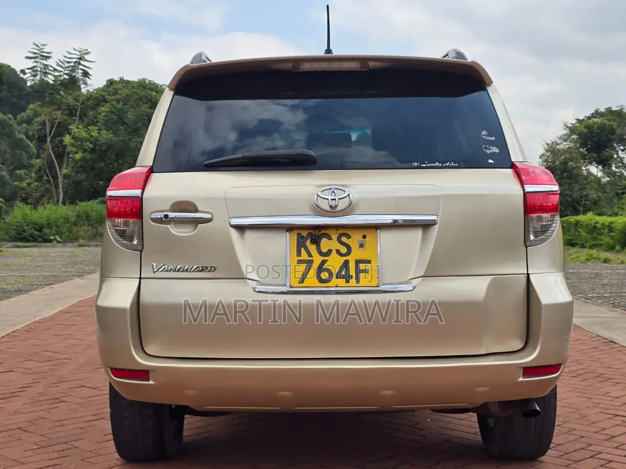 Toyota Vanguard 2011 Gold