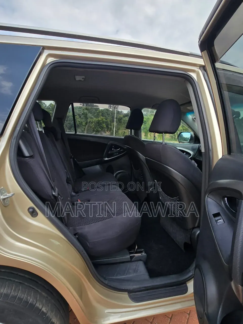 Toyota Vanguard 2011 Gold