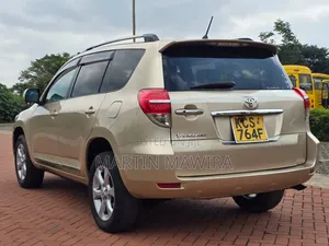 Toyota Vanguard 2011 Gold