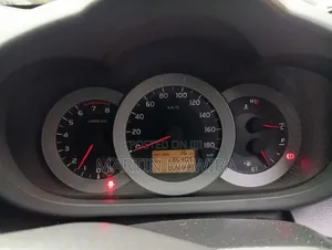 Toyota RAV4 2011 Silver